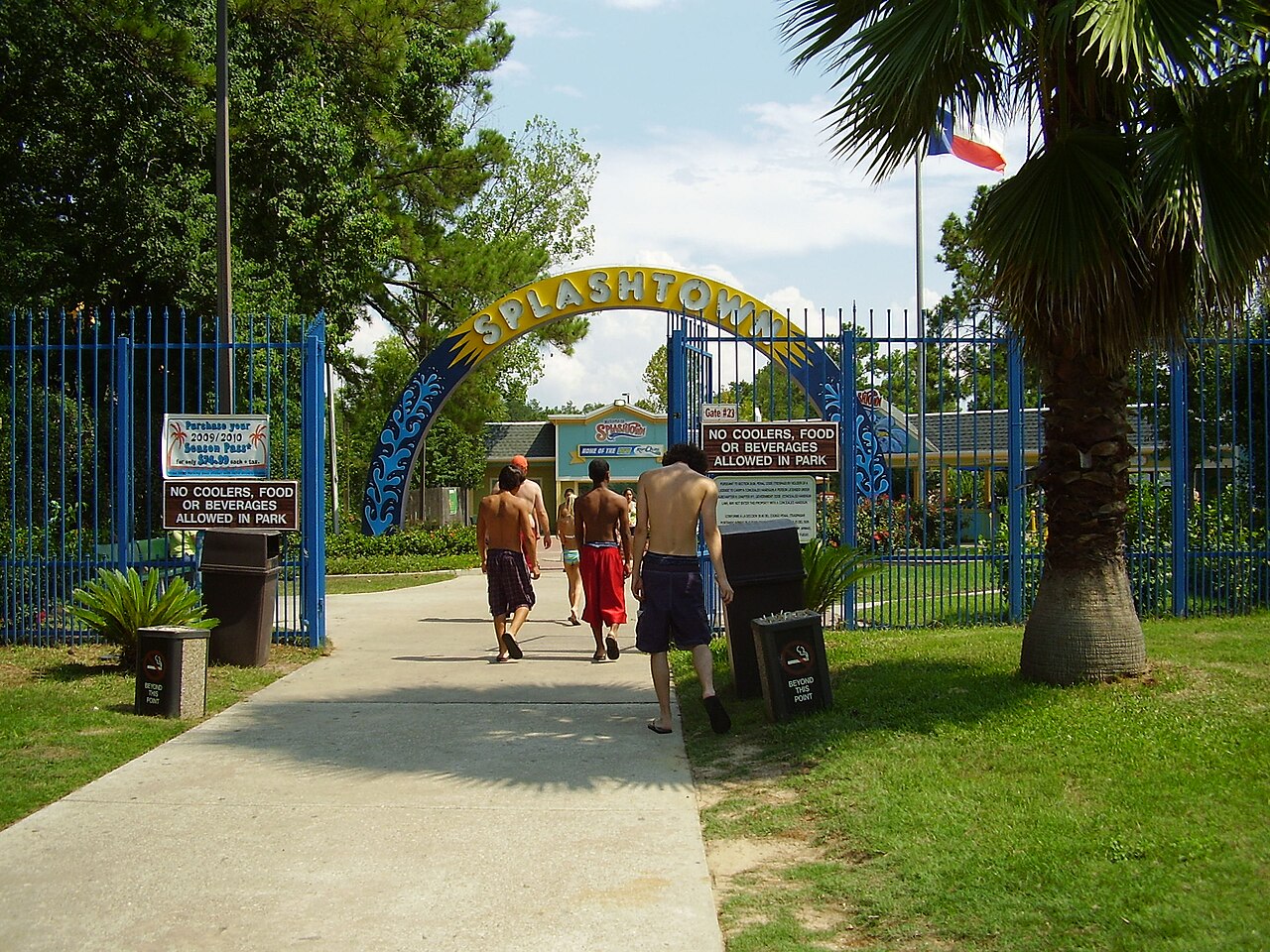 Fun for Everyone at Wet’N’Wild Splashtown Water Park